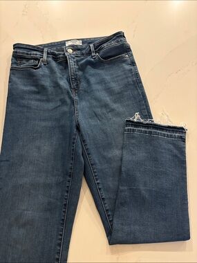 Denizen High-rise ankle from Levi's Frayed Hem Mid Wash Denim Jeans Size 8 W29
